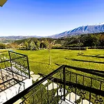 Gle-alb Agrotourism Hotel 4*