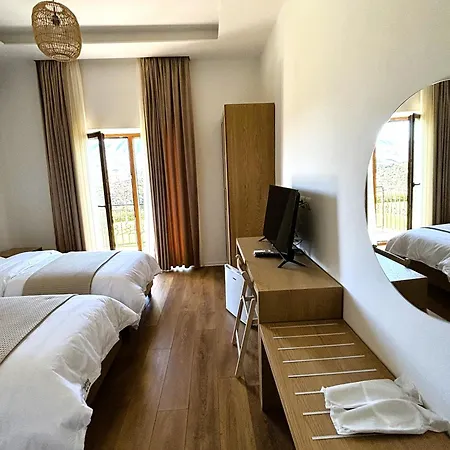 מלון Gle-alb Agrotourism 4*