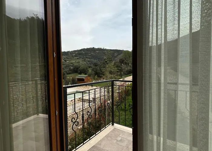 Gle-alb Agrotourism Hotel 4*