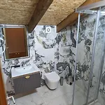 Gle-alb Agrotourism Ξενοδοχείο 4*
