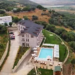Gle-alb Agrotourism 4* Τεπελένι