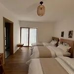 Gle-alb Agrotourism מלון 4*
