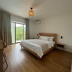 Gle-alb Agrotourism 4* Τεπελένι