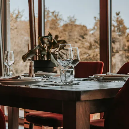 Gle-alb Agrotourism Hotel 4*