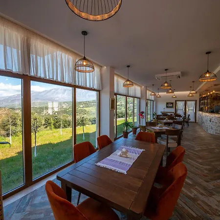Gle-alb Agrotourism Hotel