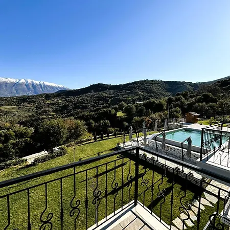 Gle-alb Agrotourism Hotel Tepelene