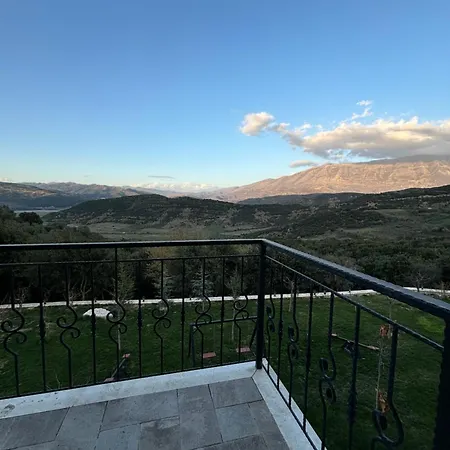 Gle-alb Agrotourism Hotel