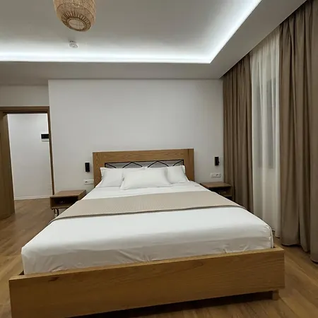 Gle-alb Agrotourism Hotel 4*