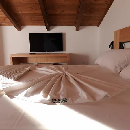 Gle-alb Agrotourism Hotel 4*
